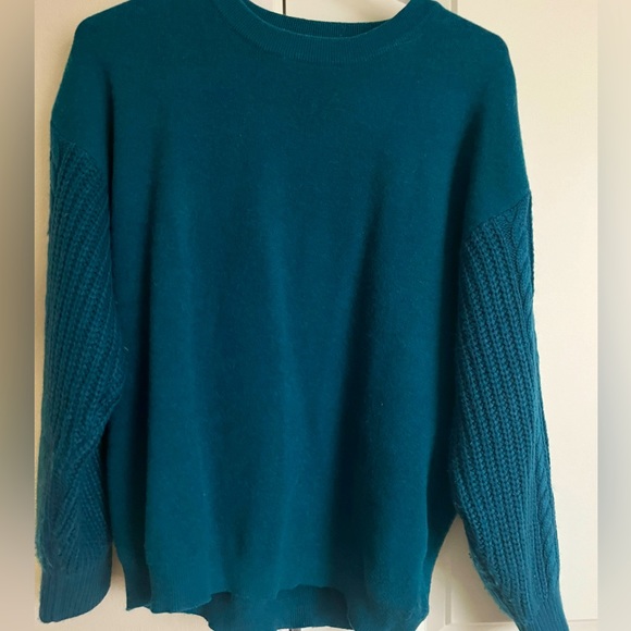 Teal sweater with knit sleeves - Picture 1 of 3